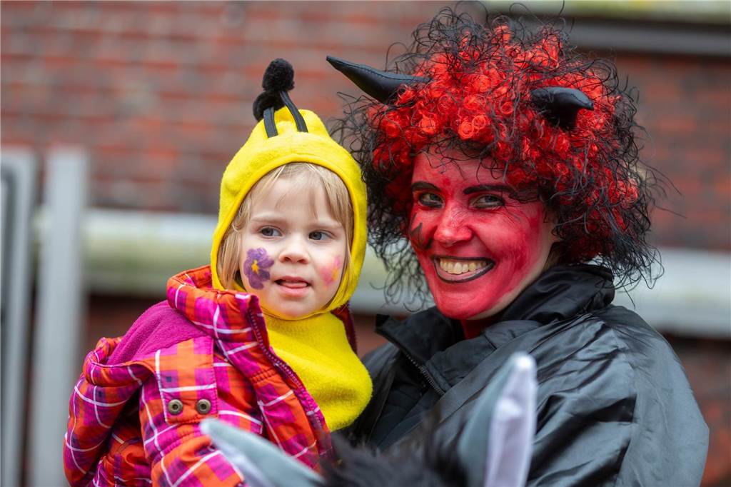 Clowns, Kamelle und viel Stimmung: Bei der offiziellen Schlüsselübergabe und anschließendem Kinderkarnevalsumzug (11. Februar) wurde in Stadtlohns Innenstadt bereits ordentlich gefeiert.