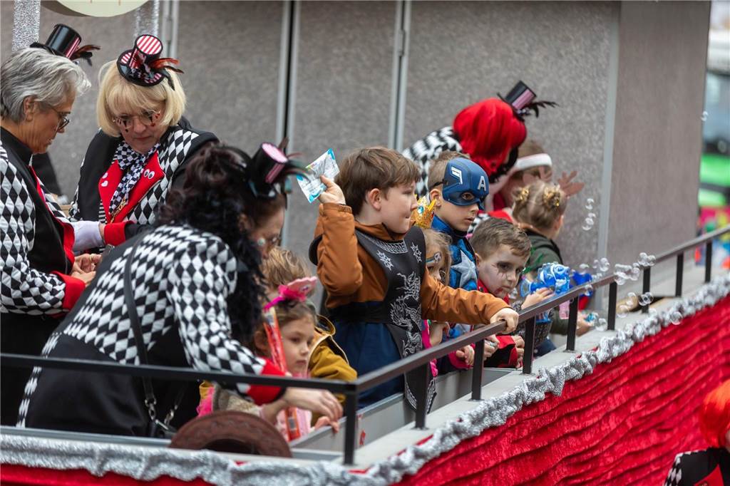 Clowns, Kamelle und viel Stimmung: Bei der offiziellen Schlüsselübergabe und anschließendem Kinderkarnevalsumzug (11. Februar) wurde in Stadtlohns Innenstadt bereits ordentlich gefeiert.