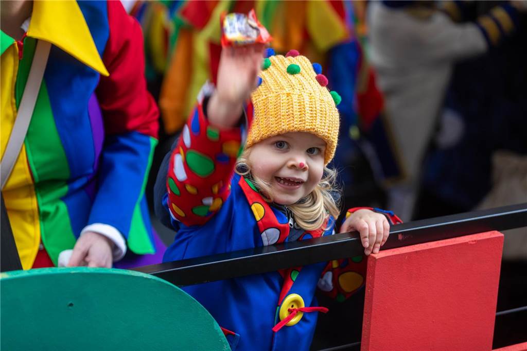 Clowns, Kamelle und viel Stimmung: Bei der offiziellen Schlüsselübergabe und anschließendem Kinderkarnevalsumzug (11. Februar) wurde in Stadtlohns Innenstadt bereits ordentlich gefeiert.