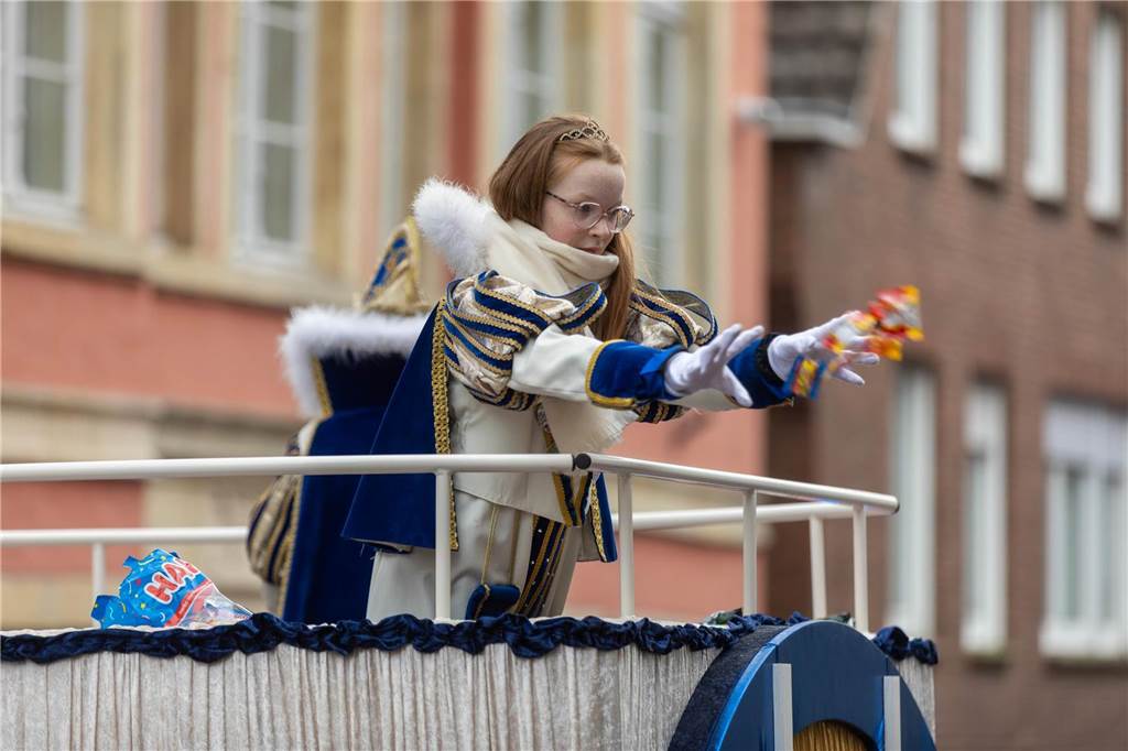 Clowns, Kamelle und viel Stimmung: Bei der offiziellen Schlüsselübergabe und anschließendem Kinderkarnevalsumzug (11. Februar) wurde in Stadtlohns Innenstadt bereits ordentlich gefeiert.