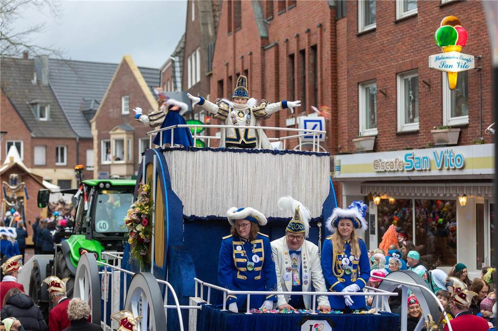 Clowns, Kamelle und viel Stimmung: Bei der offiziellen Schlüsselübergabe und anschließendem Kinderkarnevalsumzug (11. Februar) wurde in Stadtlohns Innenstadt bereits ordentlich gefeiert.