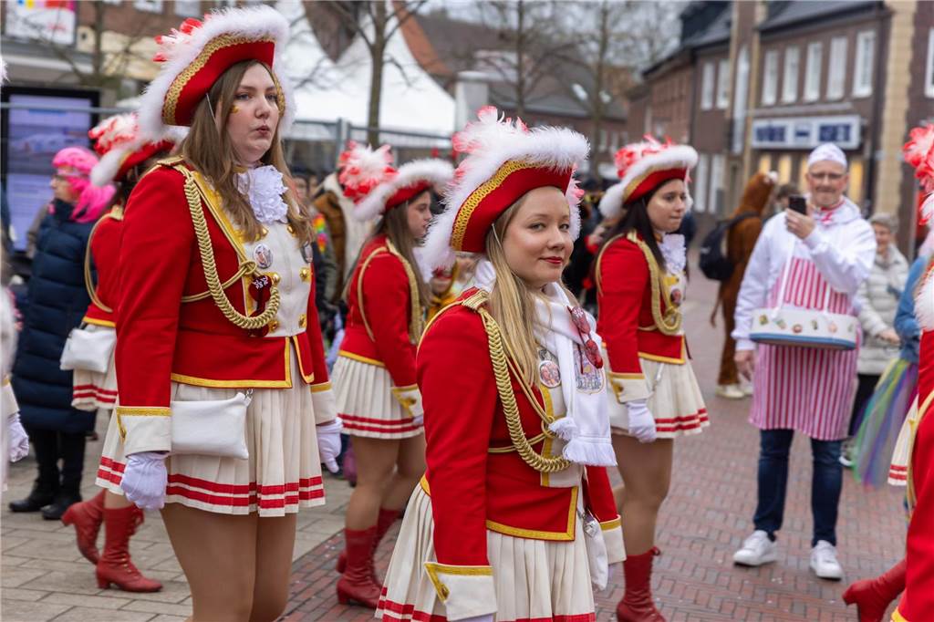 Clowns, Kamelle und viel Stimmung: Bei der offiziellen Schlüsselübergabe und anschließendem Kinderkarnevalsumzug (11. Februar) wurde in Stadtlohns Innenstadt bereits ordentlich gefeiert.