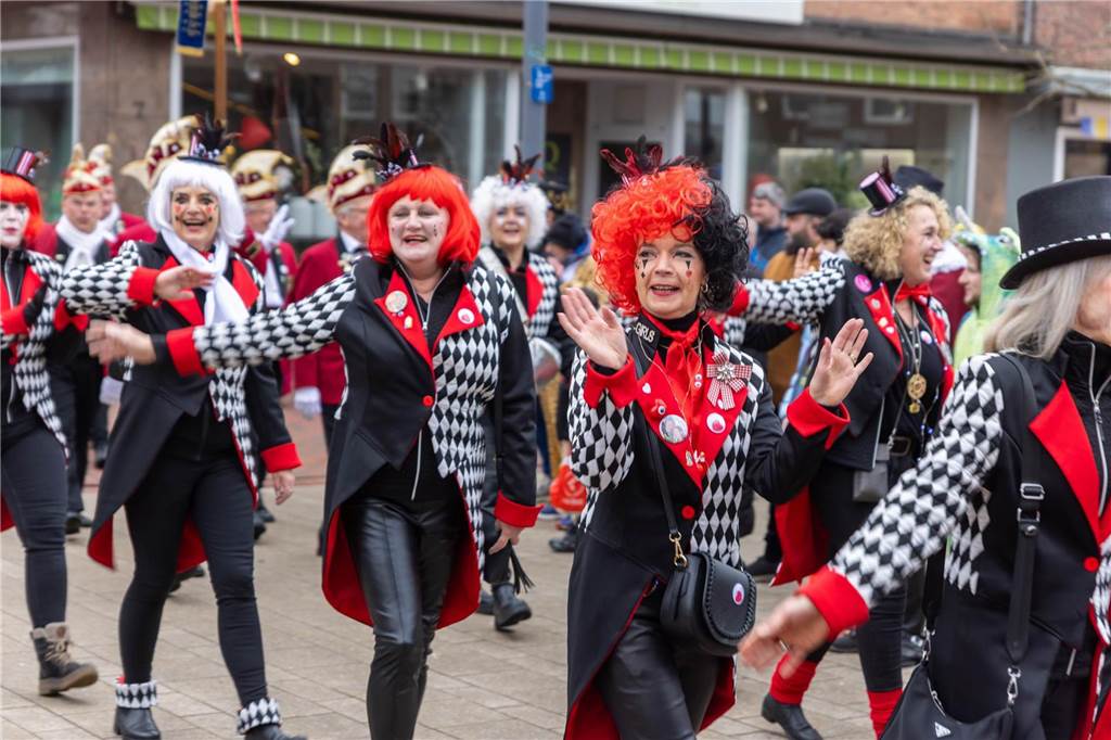 Clowns, Kamelle und viel Stimmung: Bei der offiziellen Schlüsselübergabe und anschließendem Kinderkarnevalsumzug (11. Februar) wurde in Stadtlohns Innenstadt bereits ordentlich gefeiert.
