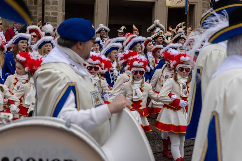 Clowns, Kamelle und viel Stimmung: Bei der offiziellen Schlüsselübergabe und anschließendem Kinderkarnevalsumzug (11. Februar) wurde in Stadtlohns Innenstadt bereits ordentlich gefeiert.