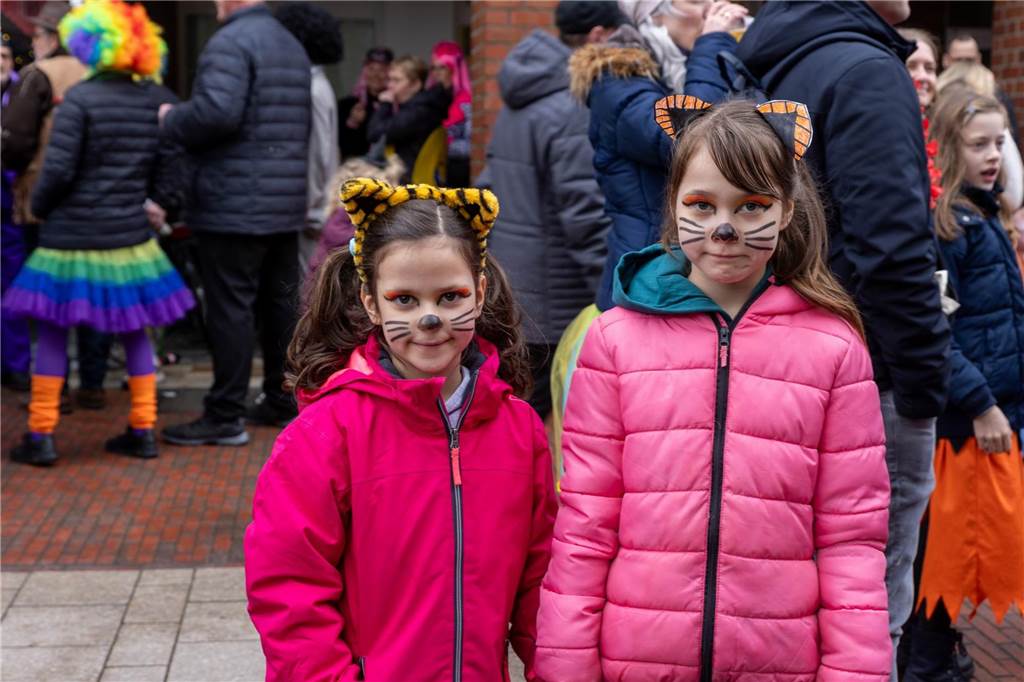 Clowns, Kamelle und viel Stimmung: Bei der offiziellen Schlüsselübergabe und anschließendem Kinderkarnevalsumzug (11. Februar) wurde in Stadtlohns Innenstadt bereits ordentlich gefeiert.