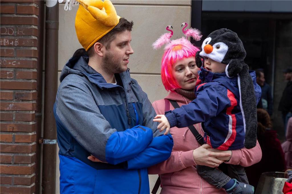 Clowns, Kamelle und viel Stimmung: Bei der offiziellen Schlüsselübergabe und anschließendem Kinderkarnevalsumzug (11. Februar) wurde in Stadtlohns Innenstadt bereits ordentlich gefeiert.