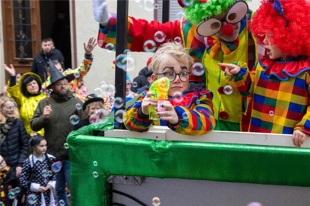 Clowns, Kamelle und viel Stimmung: Bei der offiziellen Schlüsselübergabe und anschließendem Kinderkarnevalsumzug (11. Februar) wurde in Stadtlohns Innenstadt bereits ordentlich gefeiert.