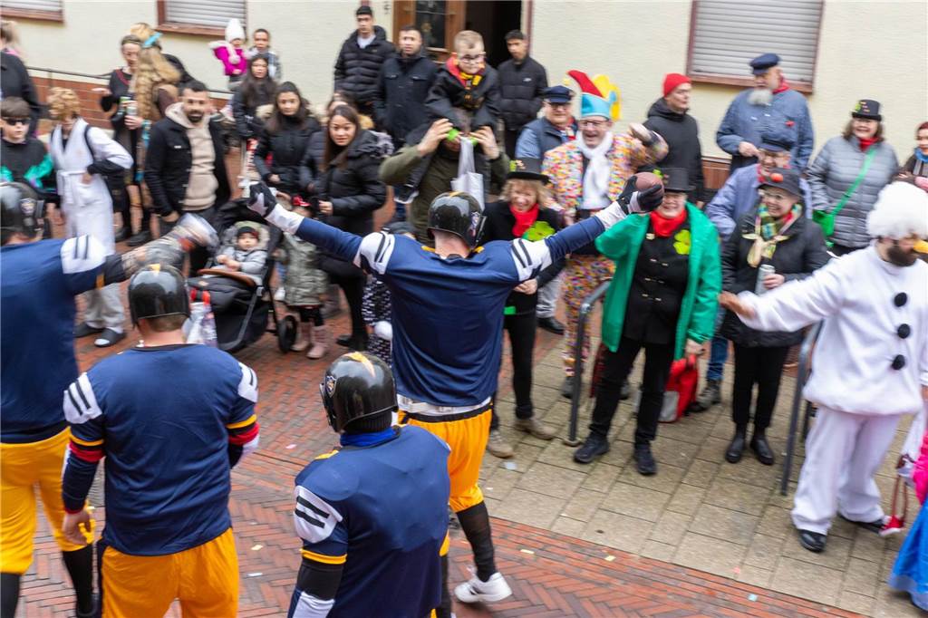 Clowns, Kamelle und viel Stimmung: Bei der offiziellen Schlüsselübergabe und anschließendem Kinderkarnevalsumzug (11. Februar) wurde in Stadtlohns Innenstadt bereits ordentlich gefeiert.