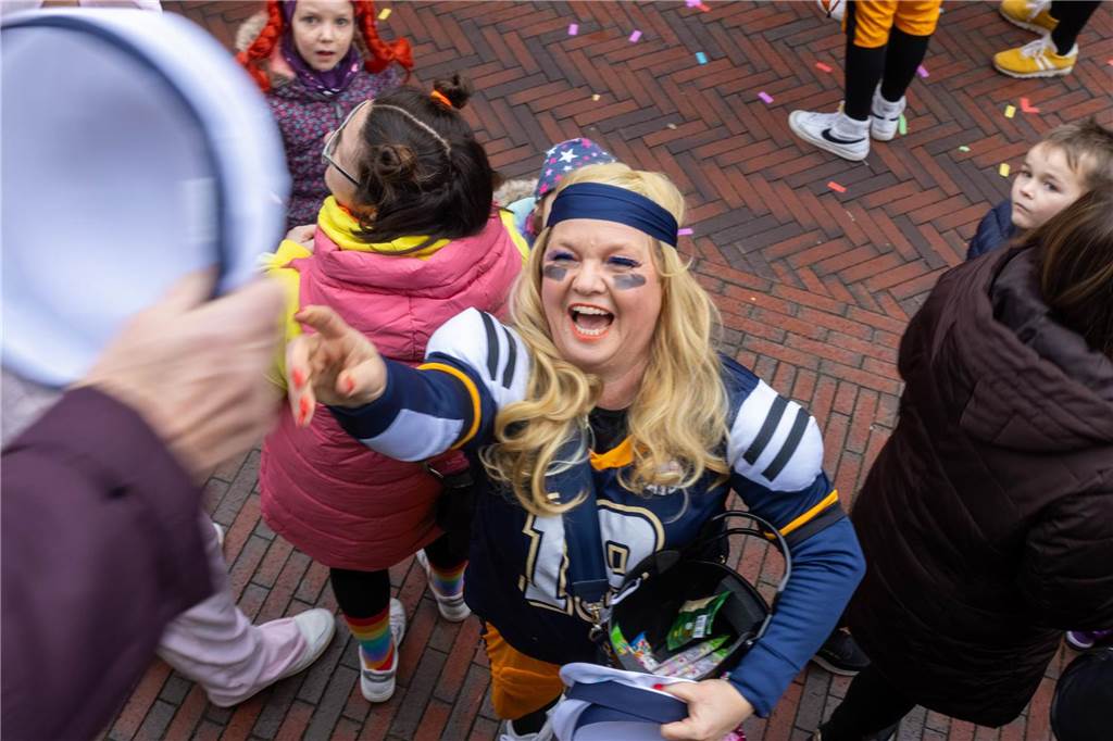 Clowns, Kamelle und viel Stimmung: Bei der offiziellen Schlüsselübergabe und anschließendem Kinderkarnevalsumzug (11. Februar) wurde in Stadtlohns Innenstadt bereits ordentlich gefeiert.