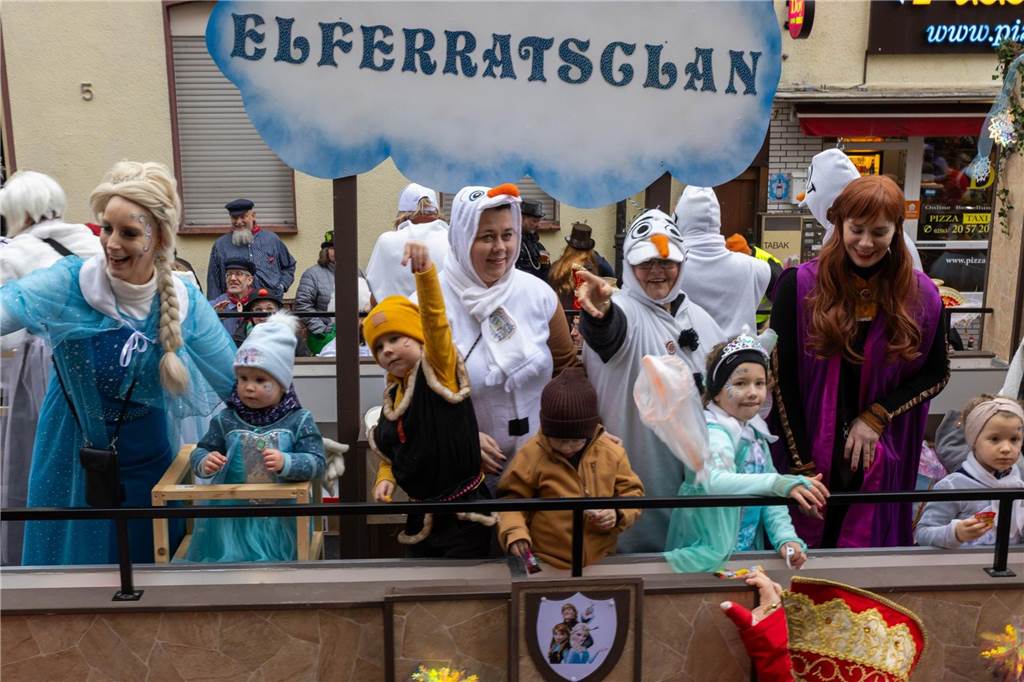Clowns, Kamelle und viel Stimmung: Bei der offiziellen Schlüsselübergabe und anschließendem Kinderkarnevalsumzug (11. Februar) wurde in Stadtlohns Innenstadt bereits ordentlich gefeiert.
