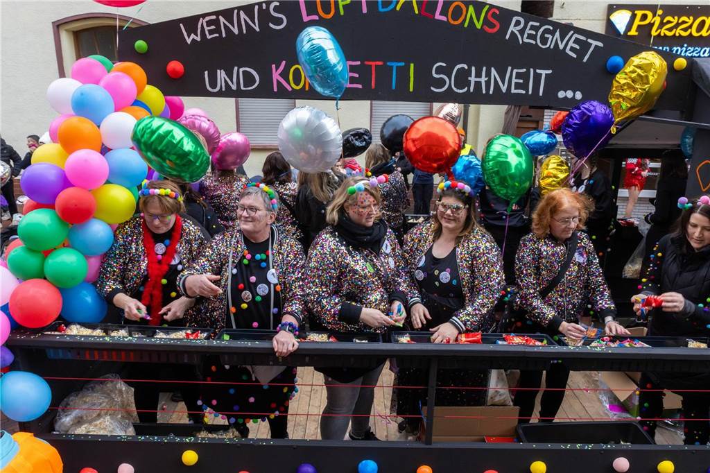 Clowns, Kamelle und viel Stimmung: Bei der offiziellen Schlüsselübergabe und anschließendem Kinderkarnevalsumzug (11. Februar) wurde in Stadtlohns Innenstadt bereits ordentlich gefeiert.