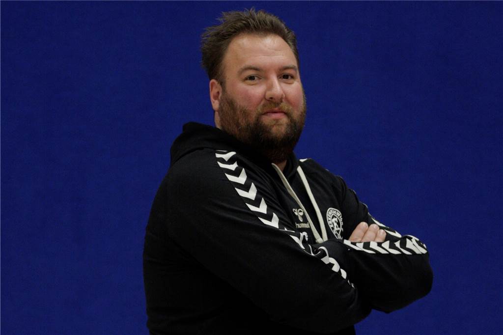 Pausieren oder weitermachen? Staffeln im Handballverband Westfalen stimmen ab Co-Trainer beim Landesligisten FC 26 Erkenschwick ist Sebastian Dücker.