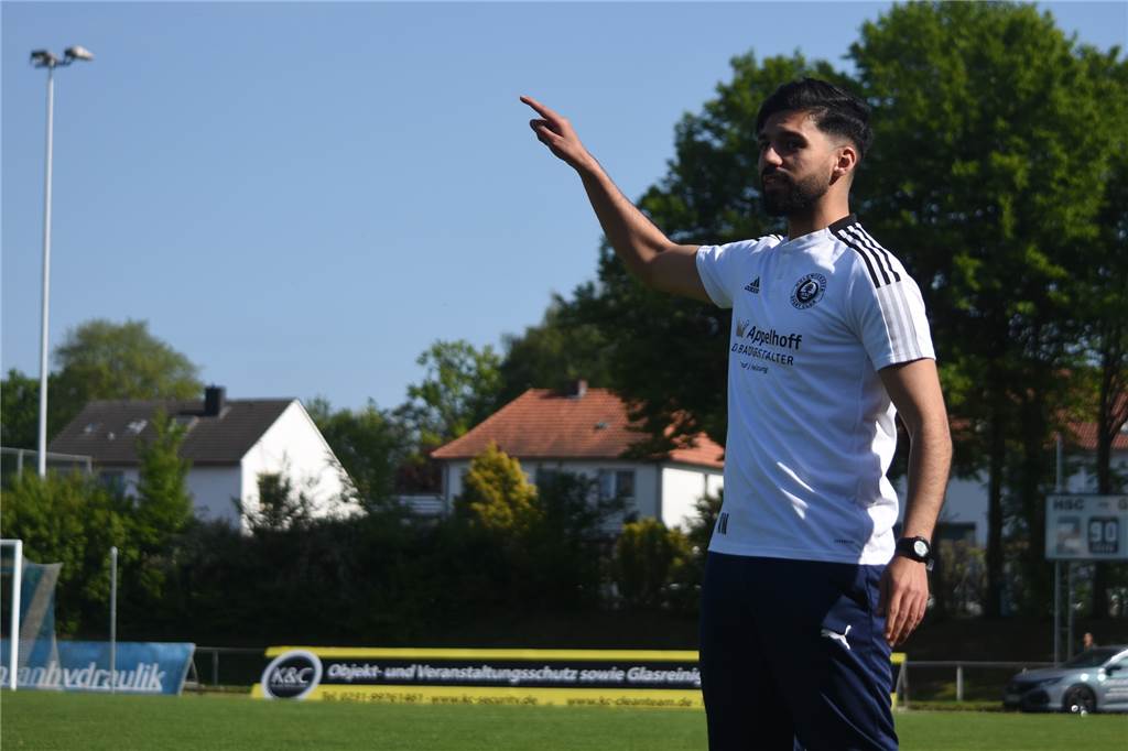 Zwischen Hecker-Cup und Kreispokal: Holzwickeder SC im Doppeleinsatz Co-Trainer Hamza El Hamdi wird am Sonntag die eine HSC-Auswahl beim Hecker Cup coachen.