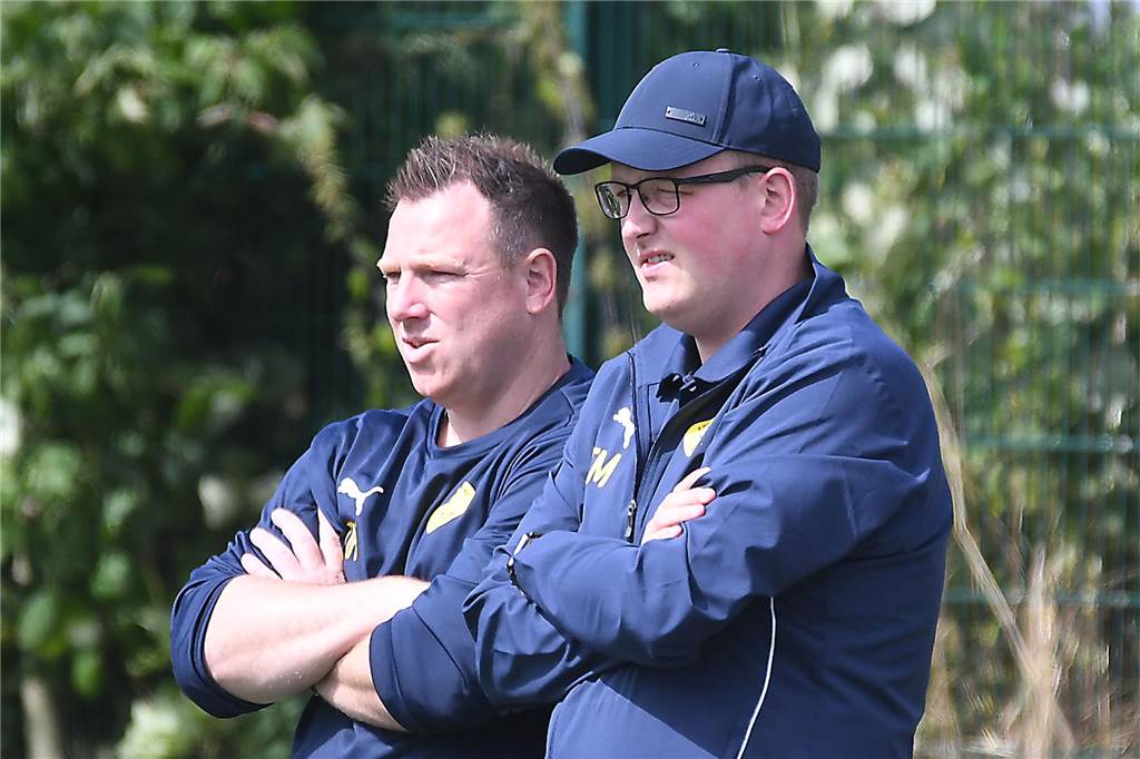 Co-Trainer Timo Muth (r.) betreute die Schweriner im Finale des Kronen Green-IT-Cups.