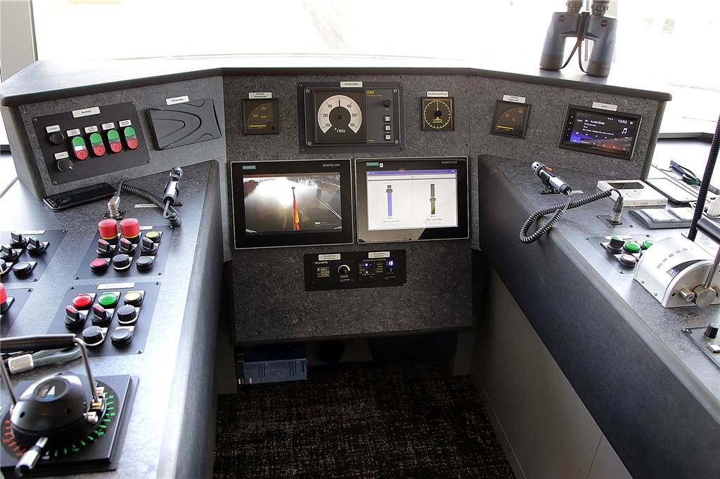 Cockpit des Kapitäns.