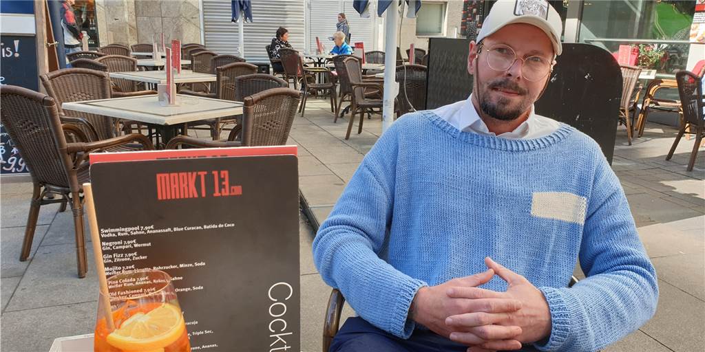 „Markt 13“ löst den „Thüringer“ am Alten Markt ab: „Wir wollen wieder Schwung reinkriegen“ Cocktails und mehr: Ben, der Leiter des Markt 13, spricht über das neue Konzept des ehemaligen Thüringers.