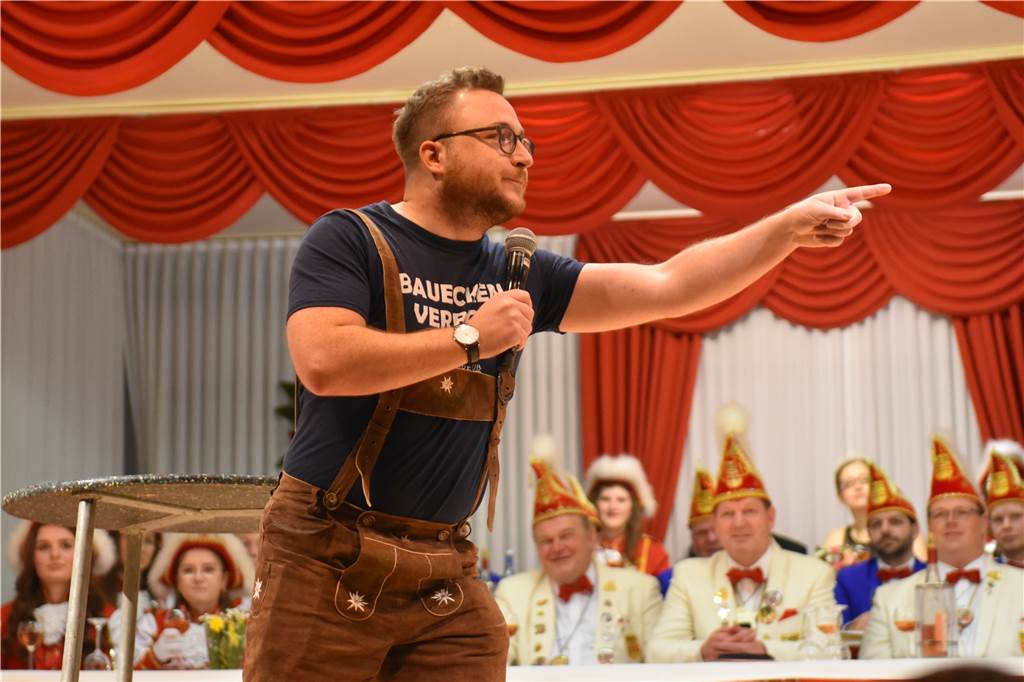 Burggeister lassen die Feste Ottenstein beim Büttabend kräftig wackeln Comedian Jan Preuß erzählte witzige Anekdoten aus dem Kindergarten.
