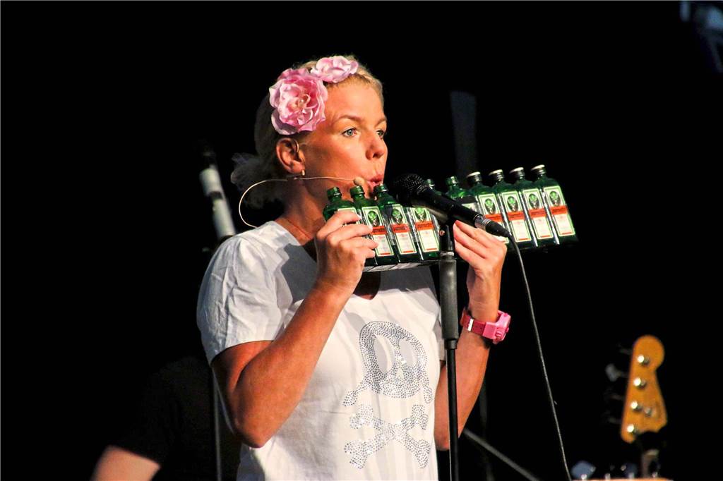 Gregor Meyle und Mirja Boes kommen zum Musiksommer ans Ahauser Schloss Comedian Mirja Boes