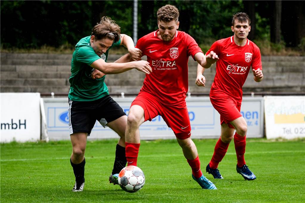 Neuzugang des FC Nordkirchen hat die Regionalliga vor Augen, aber schließt Verbleib nicht aus Con Lappen (l.) wechselt im Sommer zum FC Nordkirchen.
