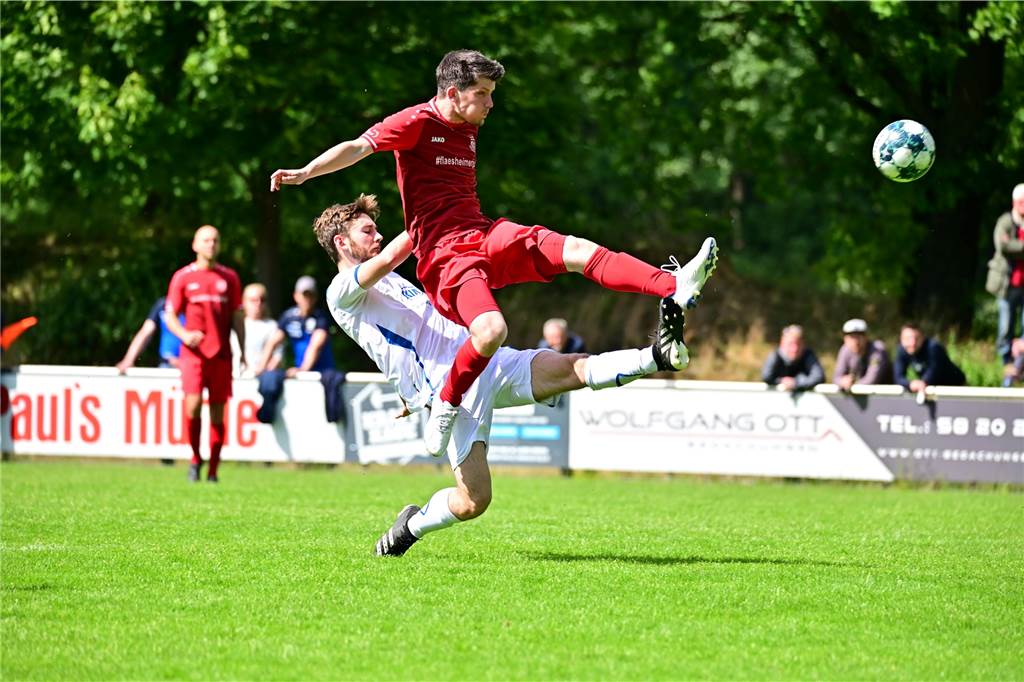 Halterner Traum-11: Lukas Große-Puppendahl stellt „Mister first touch“ auf Concordia Flaesheims Kapitän Thomas Fritzsche (Rot) hat es bereits in einige Traum-Aufstellungen geschafft.