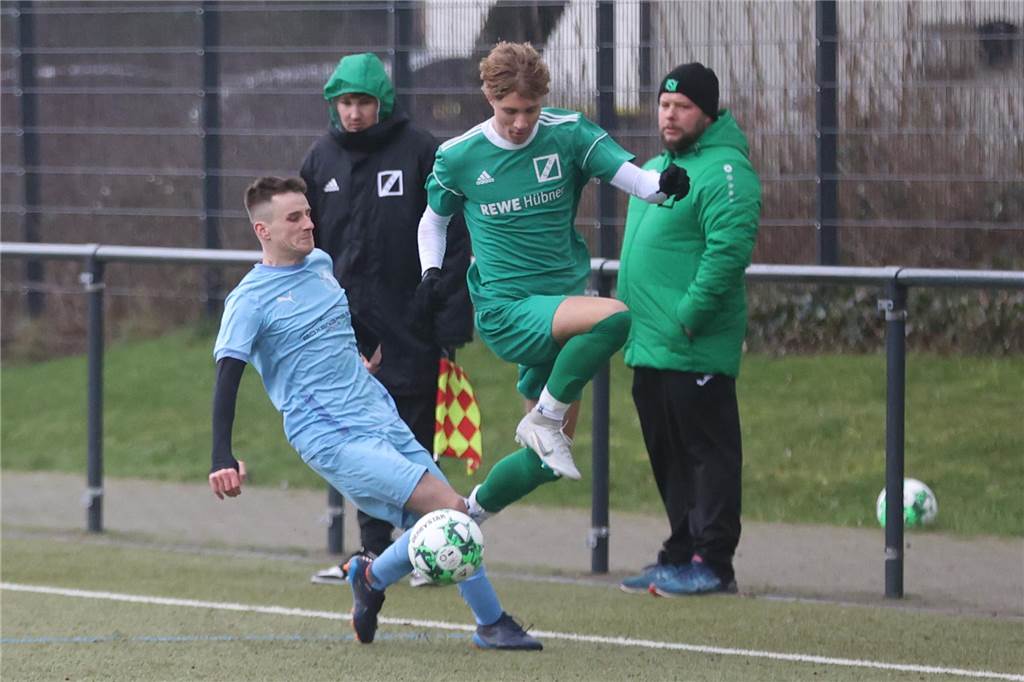 Conner Schönfelder verlässt Lüner SV ohne Spielzeit Conner Schönfelder geht an seinem Gegenspieler vorbei.