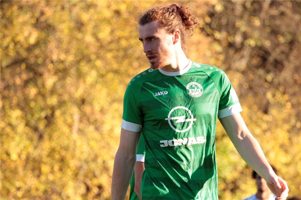 O’Reilly-Wechsel perfekt: Drei Bezirksligisten involviert: Ex-Klub verdient bei Ablöse mit Conor O'Reilly verlässt die SG Massen nach nur einem halben Jahr wieder.