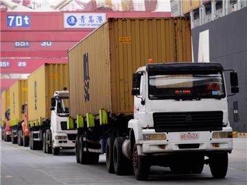 Containerumschlag im ostchinesischen Qingdao. Foto: Yu Fangping/Symbolbild