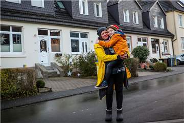 Coralie Siebert ist in Dorstfeld aufgewachsen. Mit Ehemann und Sohn Liam (7) lebt sie mittlerweile in einem der Zechenhäuser in der Denkmalsiedlung Oberdorstfeld.