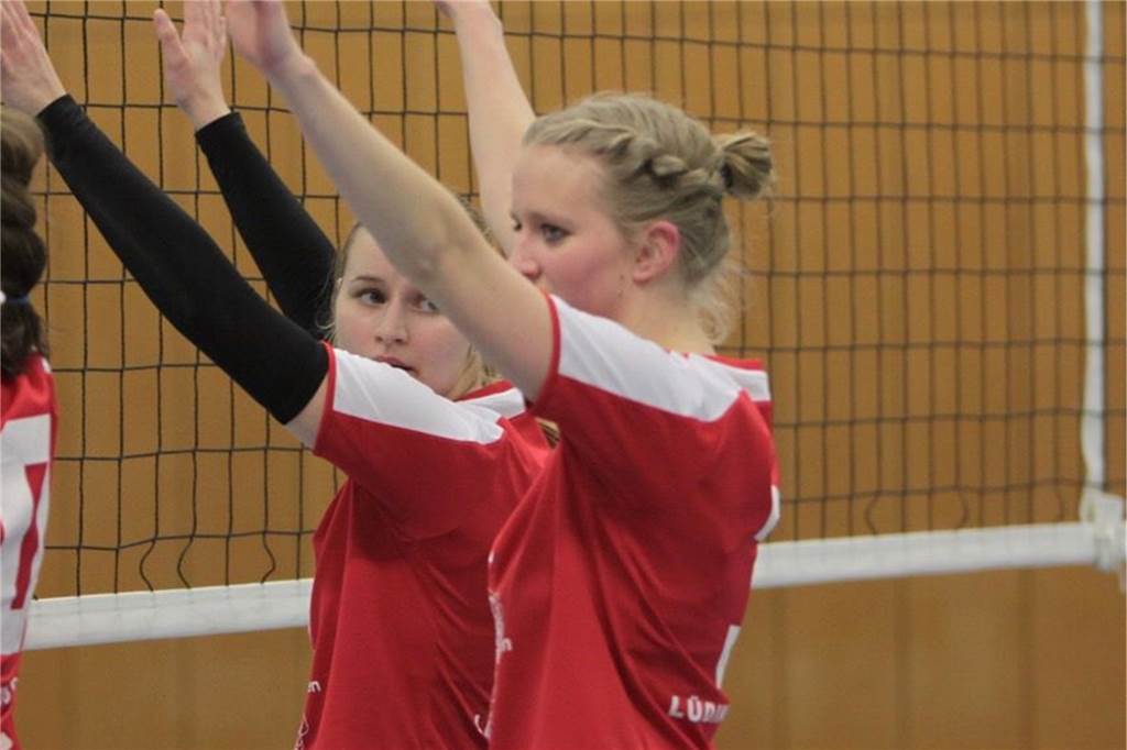 Aus der Regionalliga über Düsseldorf zum SuS Olfen: „Die Atmosphäre hat einen einfach gepackt“ Corinna Schleifnig (r., hier noch im Trikot von Union Lüdinghausen) traut der Mannschaft viel zu.
