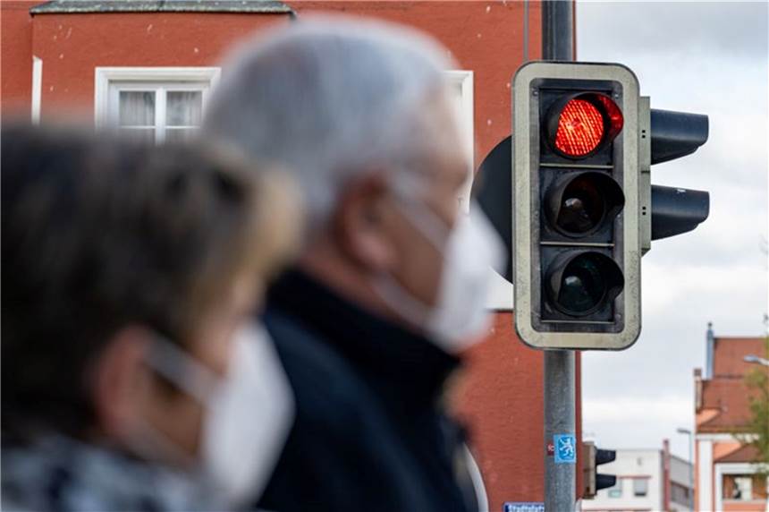 Ampel-Parteien planen tägliche Tests für Ungeimpfte im Job – und weitere Maßnahmen Corona-Schnelltests für alle sollen wieder kostenlos werden - eine der Maßnahmen, mit dem der Anstieg der Neuinfektionen gebremst werden soll.