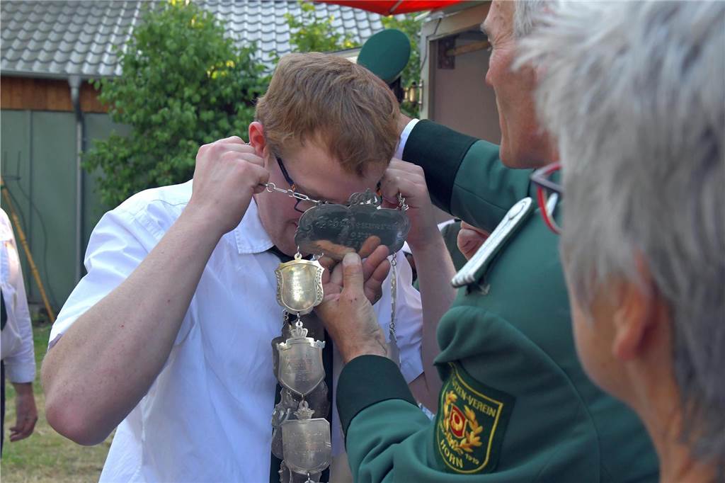 Schützen aus Herbern-Horn suchen Nachfolger für Tobias Großerichter Coronabedingt fand das letzte Vogelschießen der Horner Schützen, bei dem Tobias Großerichter die Amtskette umgehängt bekommt, im Jahre 2019 statt.