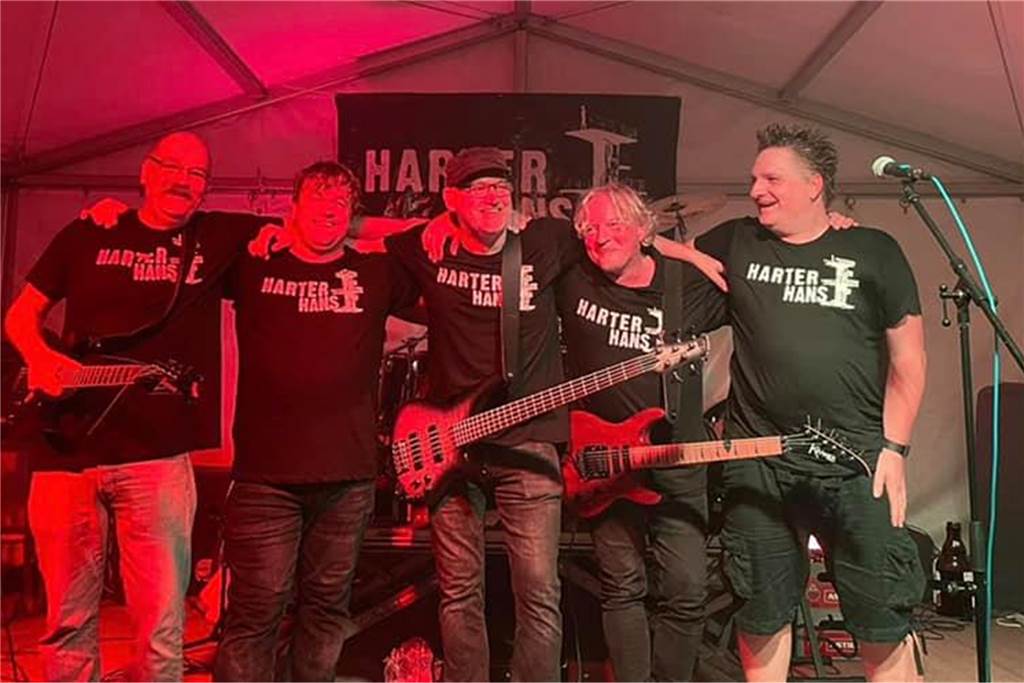 Rock am Hafen: Veranstalter Michael Brauckhoff freut sich auf die „Wacken-Oma“ Die fünf Musiker der Band "Harter Hans" aus Castrop-Rauxel