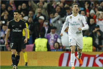 Cristiano Ronaldo (r) hat mit seinen zwei Toren Real Madrid zum Sieg gegen Paris Saint-Germain geführt. Foto: Paul White