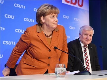 CSU-Chef Horst Seehofer: "Wir werden nur mit Angela Merkel diesen Wahlkampf gewinnen." Foto: Tobias Hase