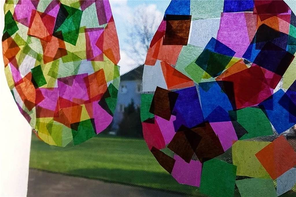 Oster-Basteln Last Minute: Gute-Laune-Ideen zum Nachmachen Da geht das Herz auf - auch von den Passanten vor der Tür.