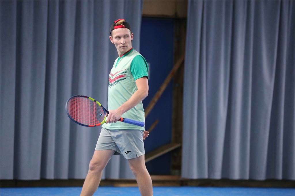 Schwerter Tennislehrer darf Tennis spielen, aber nicht unterrichten: „Macht keinen Sinn“ „Da hast du natürlich auch schon mal Ängste“: Oliver Manz darf schon zum zweiten Mal in diesem Jahr über Wochen seinen Beruf nicht ausüben.