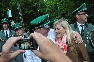 Da hatte Hanna Wellmann gerade realisiert, dass sie nun gemeinsam mit ihrem Ehemann Mario die Capeller Schützen regieren wird.