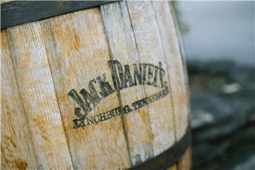 Da Jack Daniel's und die anderen Marken des US-Konzerns mit einigem Vorlauf nach Deutschland und Europa geliefert würden, dürfte es mehrere Monate dauern, bis sich die Preiserhöhungen im Handel niederschlagen. Foto: Kyle Dean Reinford