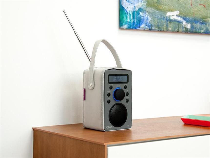 Gaming-Notebooks und Riesen-Bildschirm - Neues aus der Technikwelt Dänisches Design - für unterwegs sogar mit Täschchen - liefert das Digitalradio Clint F4. Foto: Clint Digital