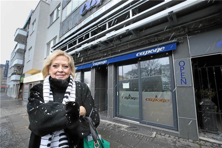 Ostwall war einst Dortmunds Bermuda-Dreieck: Warum von dem Partyviertel nichts mehr übrig ist Dagmar Schnecke-Bend vor ihrem alten Laden, dem "New Yorker" am Rande des Ostwalls.