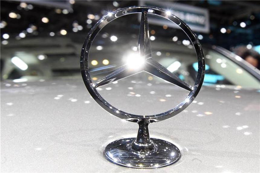 Daimler legt Aktivitäten im Iran vorerst auf Eis Daimler teilte mit, die iranische Wirtschaft habe sich deutlich schwächer entwickelt als erwartet. Foto: Uli Deck