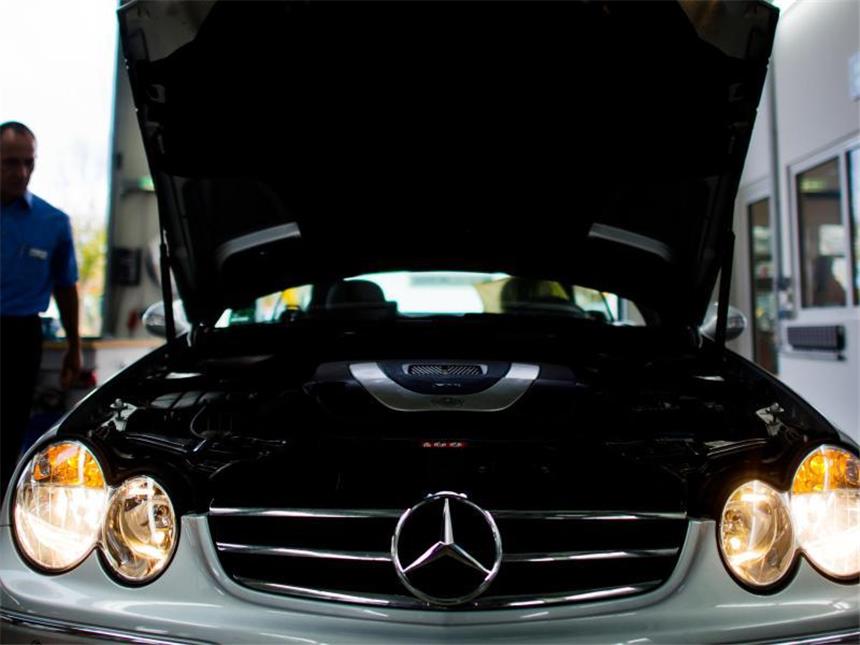 Daimler-Rückruf: Was auf Kunden und Hersteller zukommt Daimler will Millionen Dieselfahrzeuge nachrüsten. Foto: Julian Stratenschulte/Symbolbild