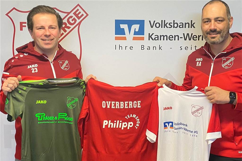 Kreisliga-Coach geht ohne Abschiedsspiel: „Ich bin sehr traurig, aber zur Not holen wir das nach“ Damian Glombik (l.) wird spielender Co-Trainer beim FC Overberge unter Recep Alkan.