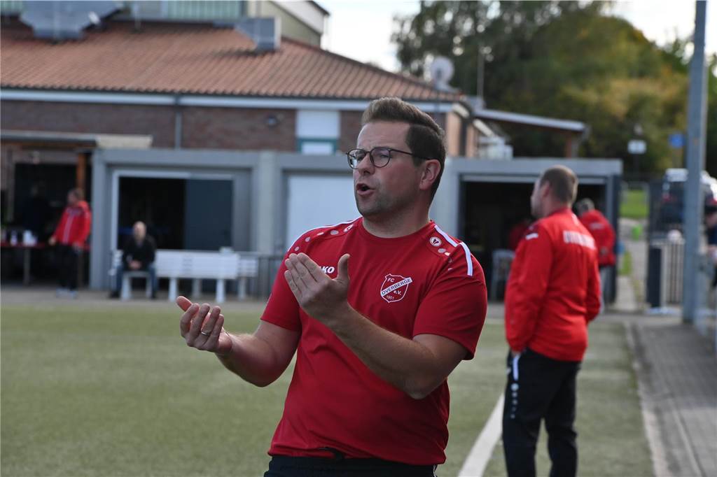 Kamener SC will die Spitzenposition gegen FC Overberge verteidigen Damian Glombik.