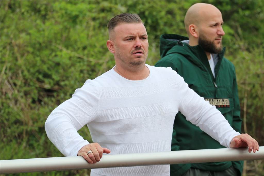 SG Castrop: Neuer Trainer führt Mannschaft an großen Geldtopf Damian Liedtke, neuer Trainer bei der SG Castrop, war bei den finalen Bezirksliga-Spielen der SG bereits stets vor Ort.