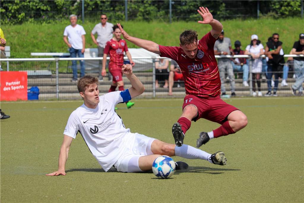 Königsborner SV Leistungsträger Damian Marchewka vor dem Abschied Damian Marchewka (l.) bestritt sein letztes Heimspiel für den KSV.