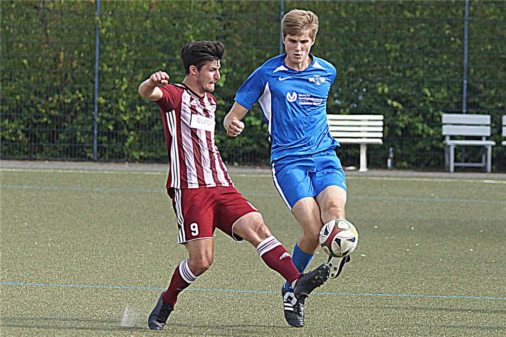 Reaktionen zur Annullierung: „Wir hätten uns das stumpfe Laufengehen sparen können“ Damian Marchewka (r.) hofft, dass er in der nächsten Saison mit dem KSV wieder vor Zuschauern spielen darf.