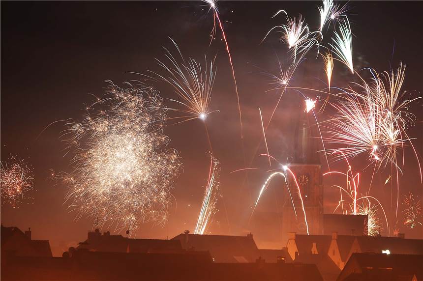 Darauf sollte beim Böllern in Haltern geachtet werden Damit das Silvesterfeuerwerk in Haltern ohne Probleme abläuft, gibt die Feuerwehr Haltern ein paar Hinweise.