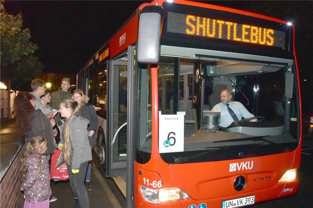 Damit die Jugendlichen schneller zu den einzelnen Firmen kommen, gibt es auch dieses Jahr wieder einen Shuttlebus-Service.