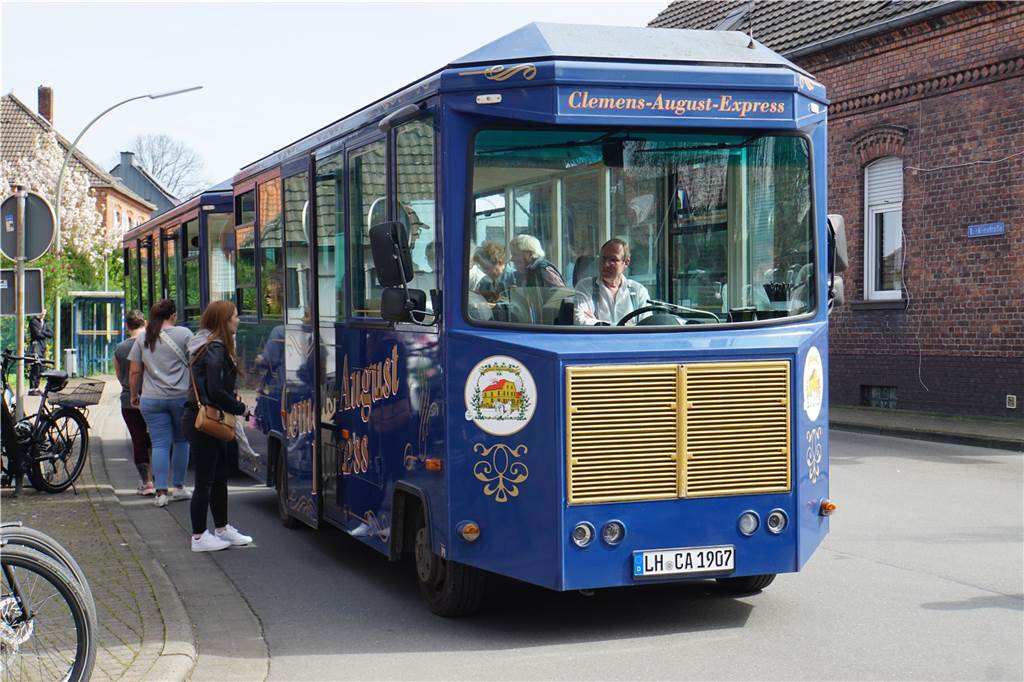 Damit für die Besucher alles gut zu erreichen war, gab es wieder einen Shuttle-Service mit dem Clemens-August Express aus Davensberg